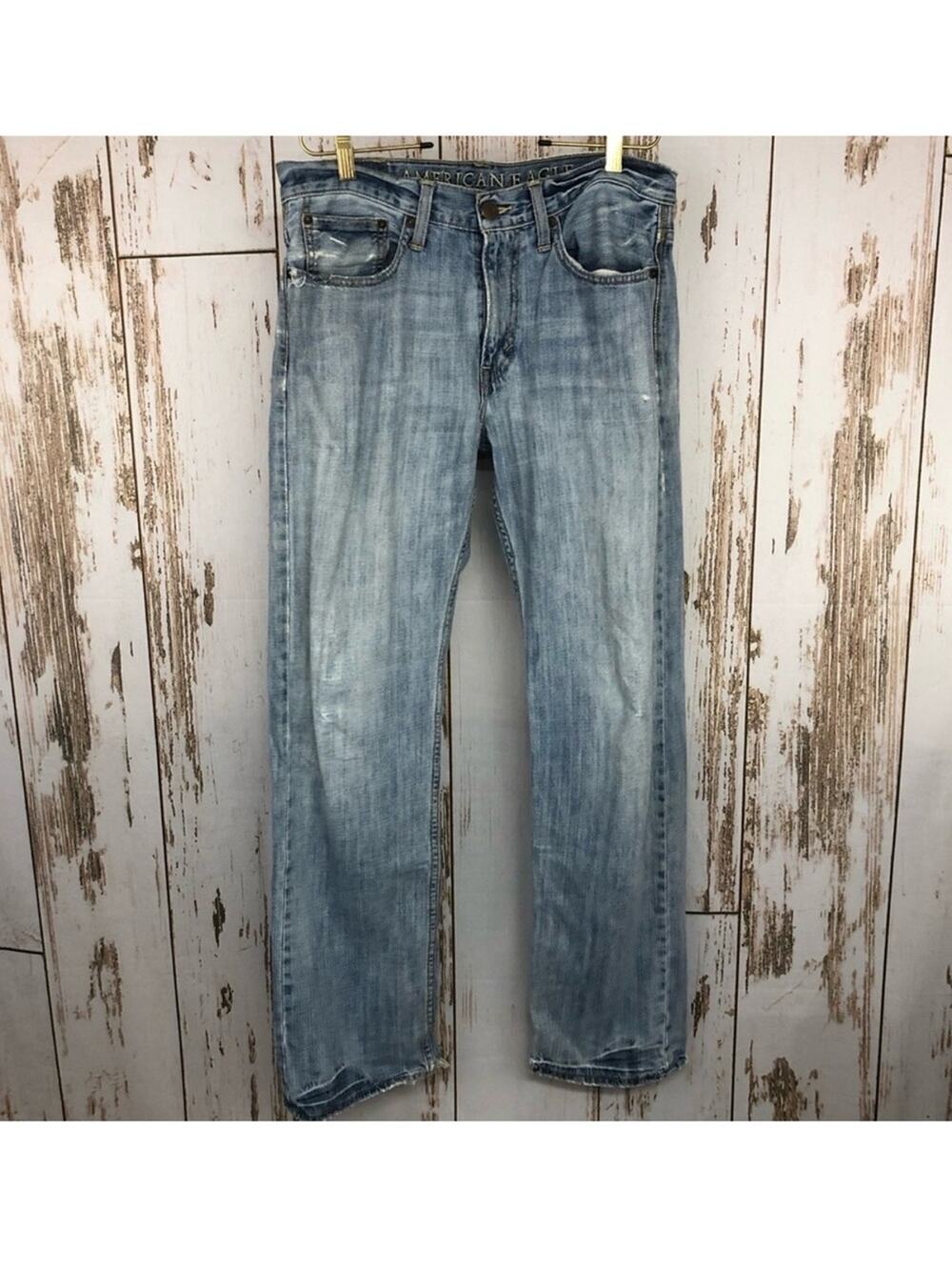American Eagle Jeans, Relaxed Fit Size 32/34. In excellent distressed condition!